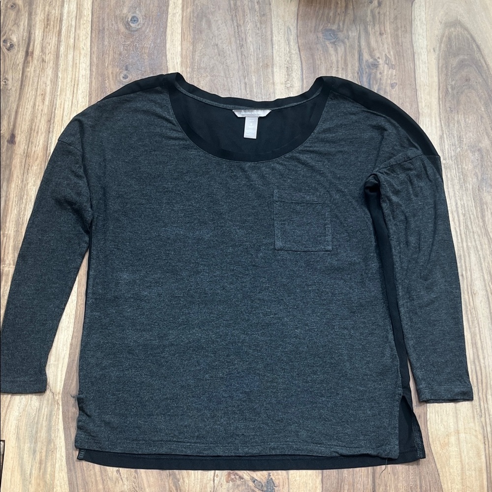 Vintage Banana Republic Women's Gray & Black 3/4 Sleeve Top